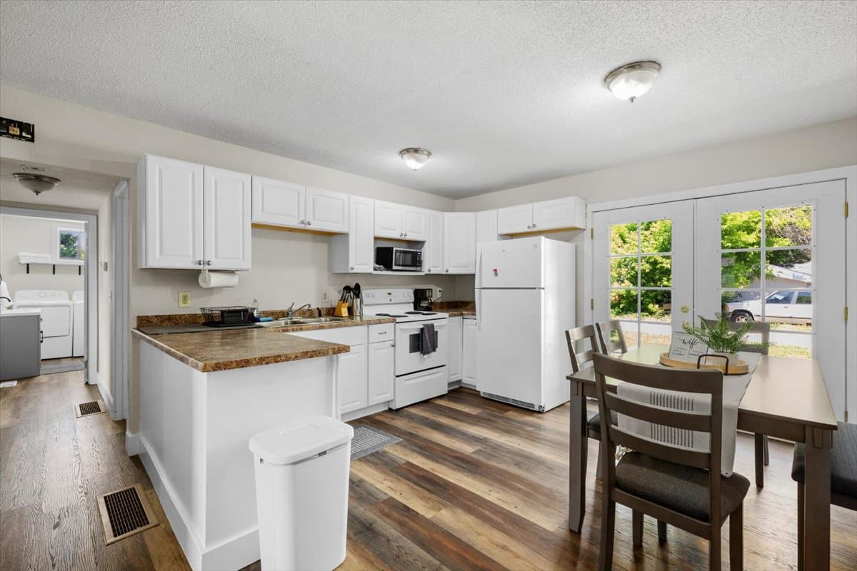 Remodeled 4BR - Near Hospitals & Re 2