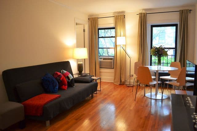 Spacious 1 Bed/ 1 Bath Apartment