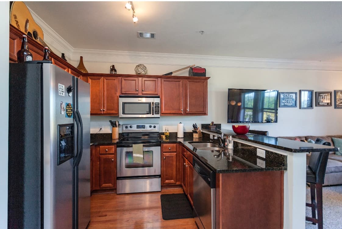 Beautiful, clean, top corner condo! 4