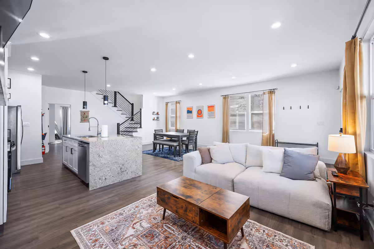 Private Room w/ Bath, Garage + Desk