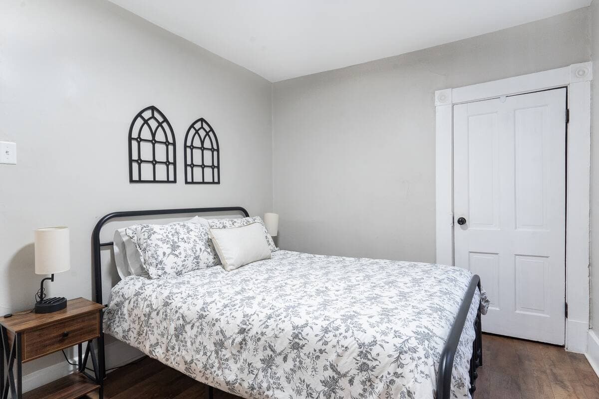 Walkable in Fountain Sq., Dogs Welc 3