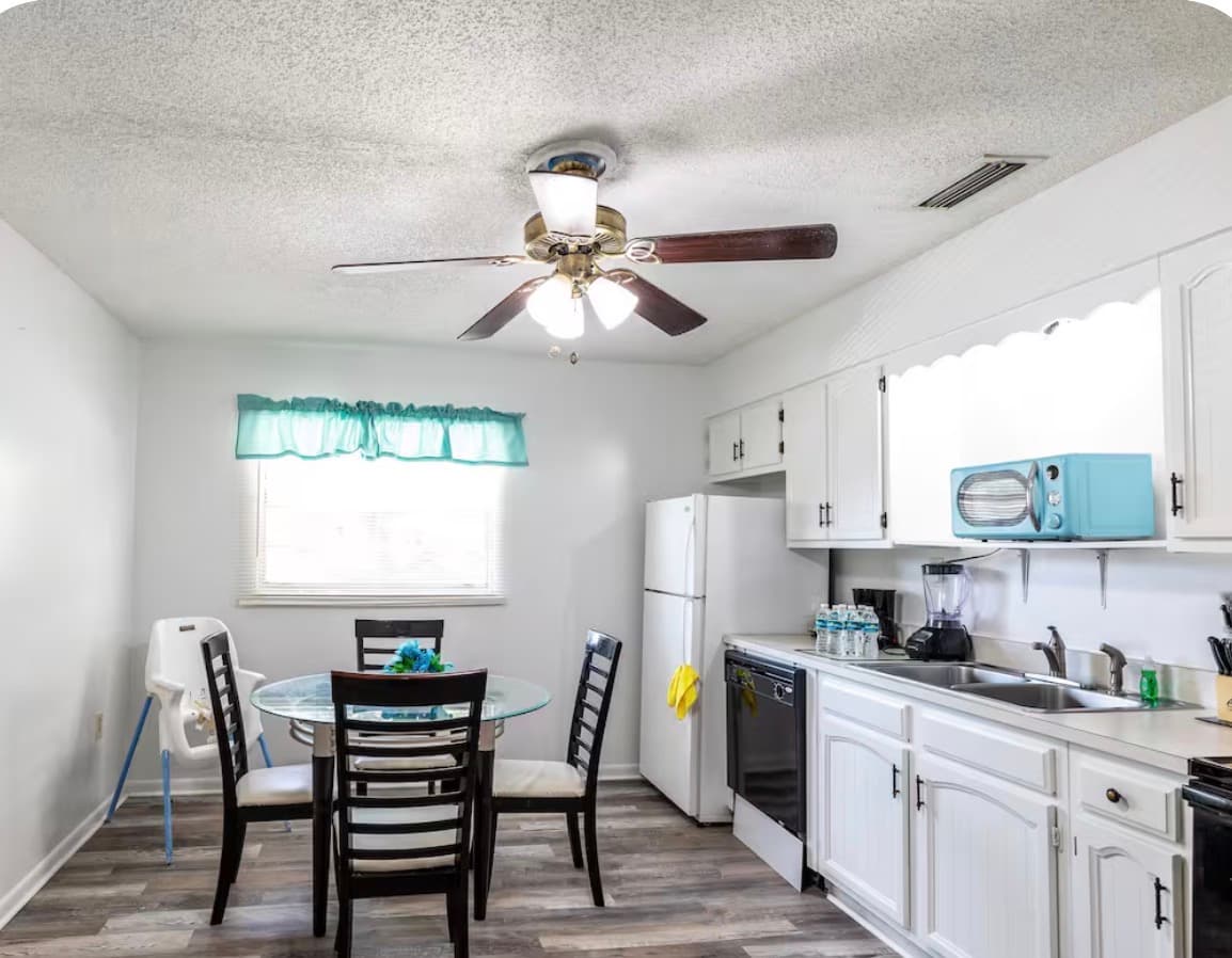 Fully Furnished 2BR Lakeland Home  2