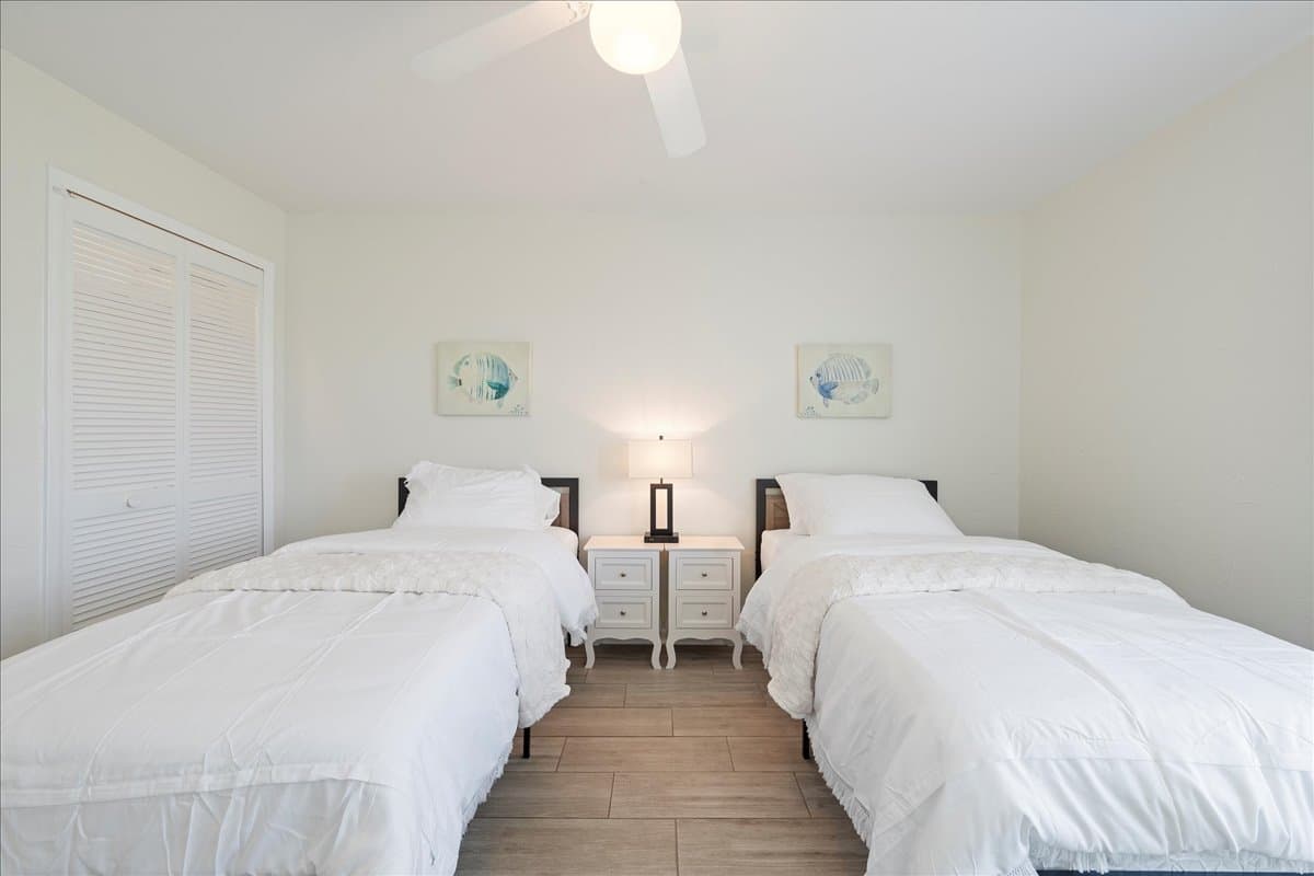 Beautiful Waterfront 8 minutes walk 5