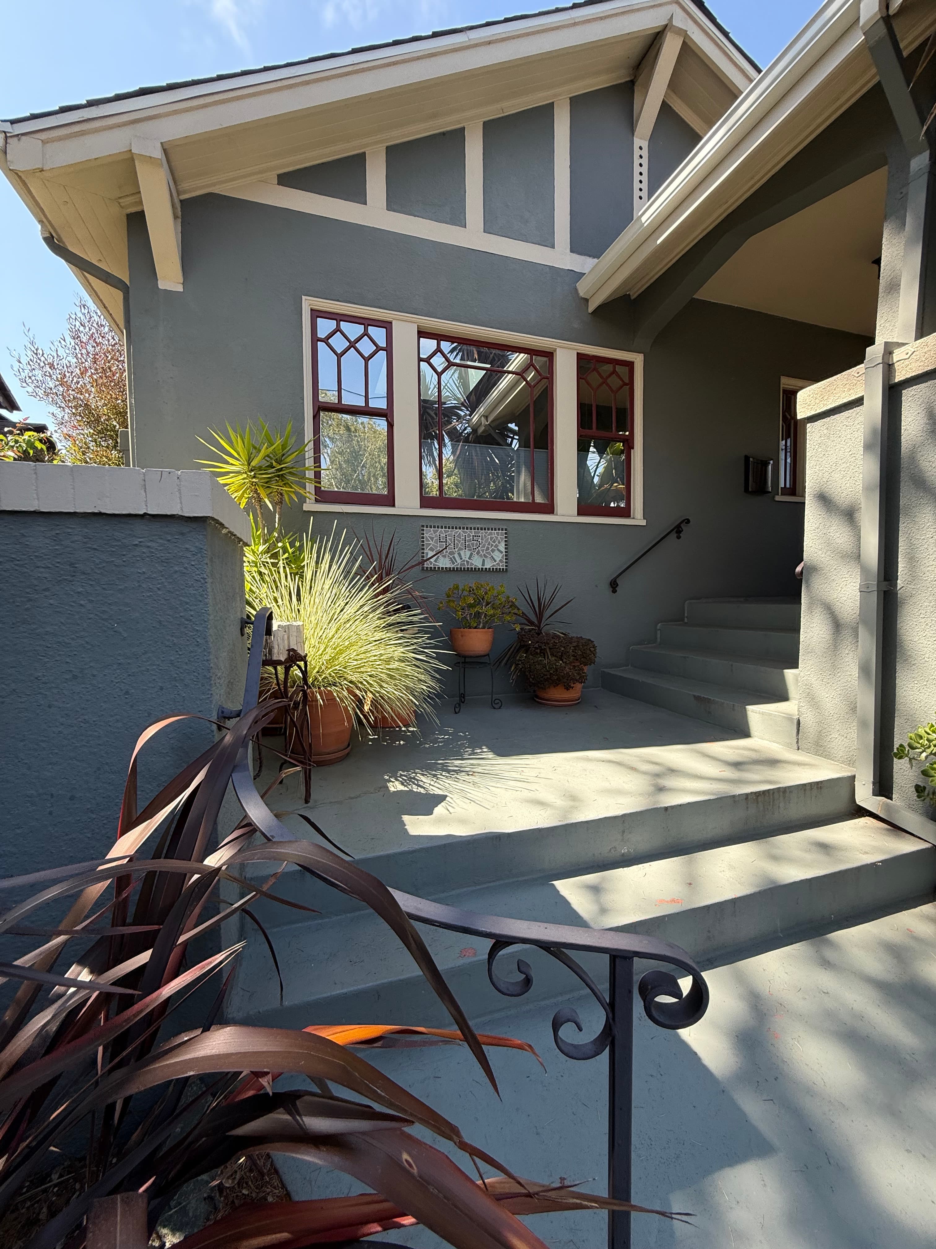 Sunny Artist Home in Oakland CA! 2