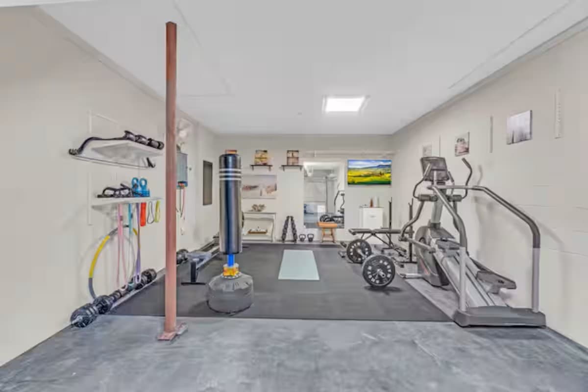Uptown Townhome Walk to Stadium 5