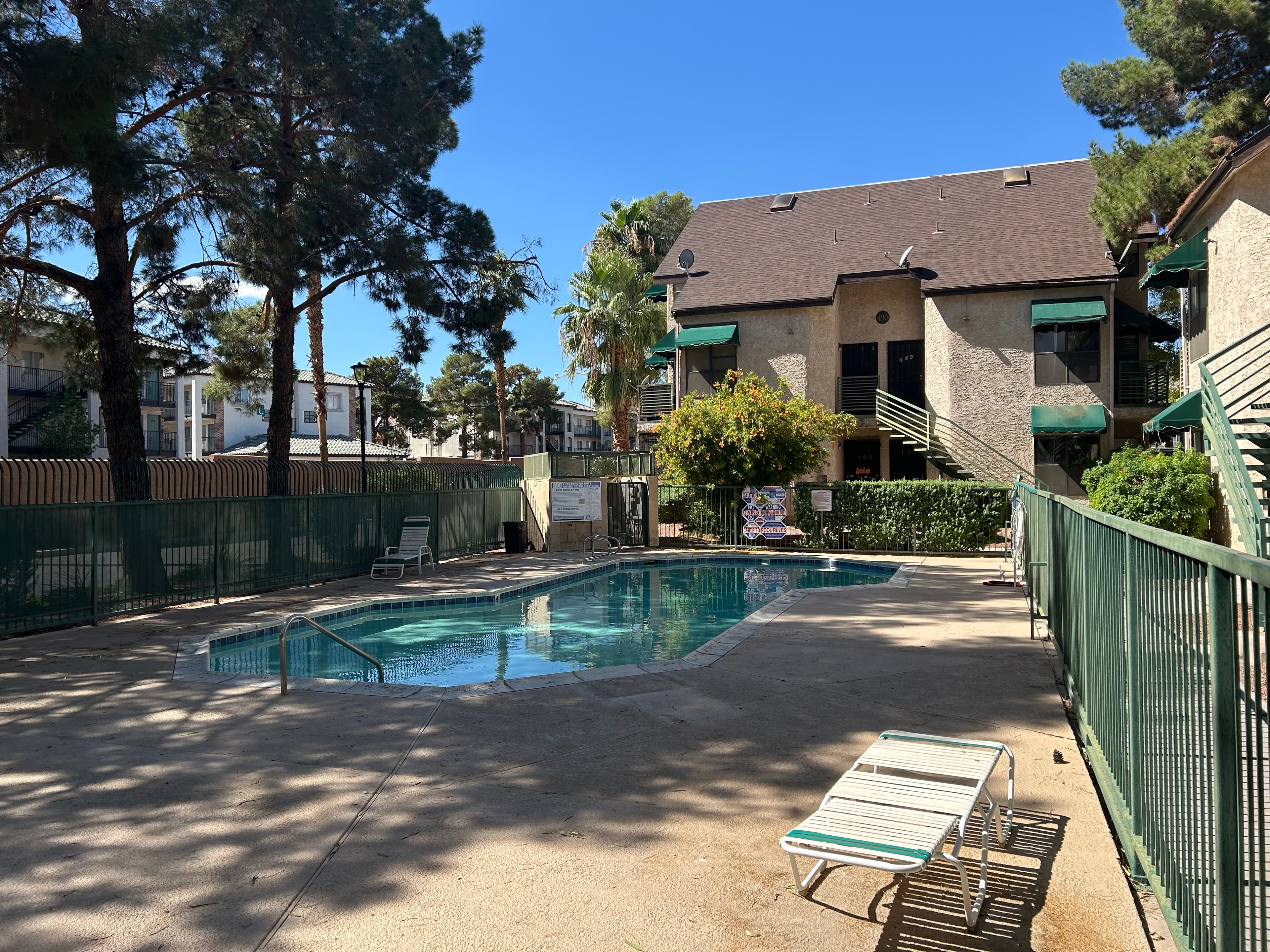 POPPING POOL Views 1 bed 1 Story