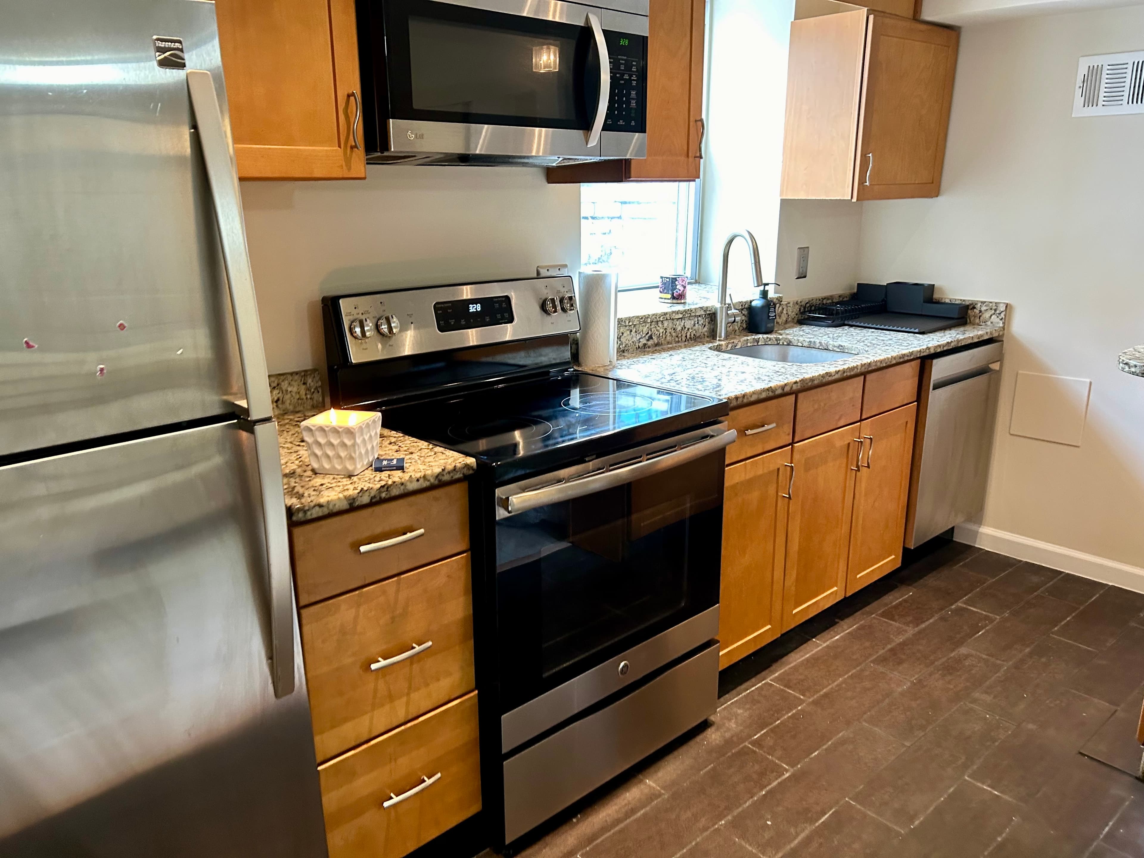 One Bedroom & Den in NE, DC 2