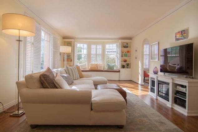 Modern 1 Bed/ 1 Bath Apartment 2