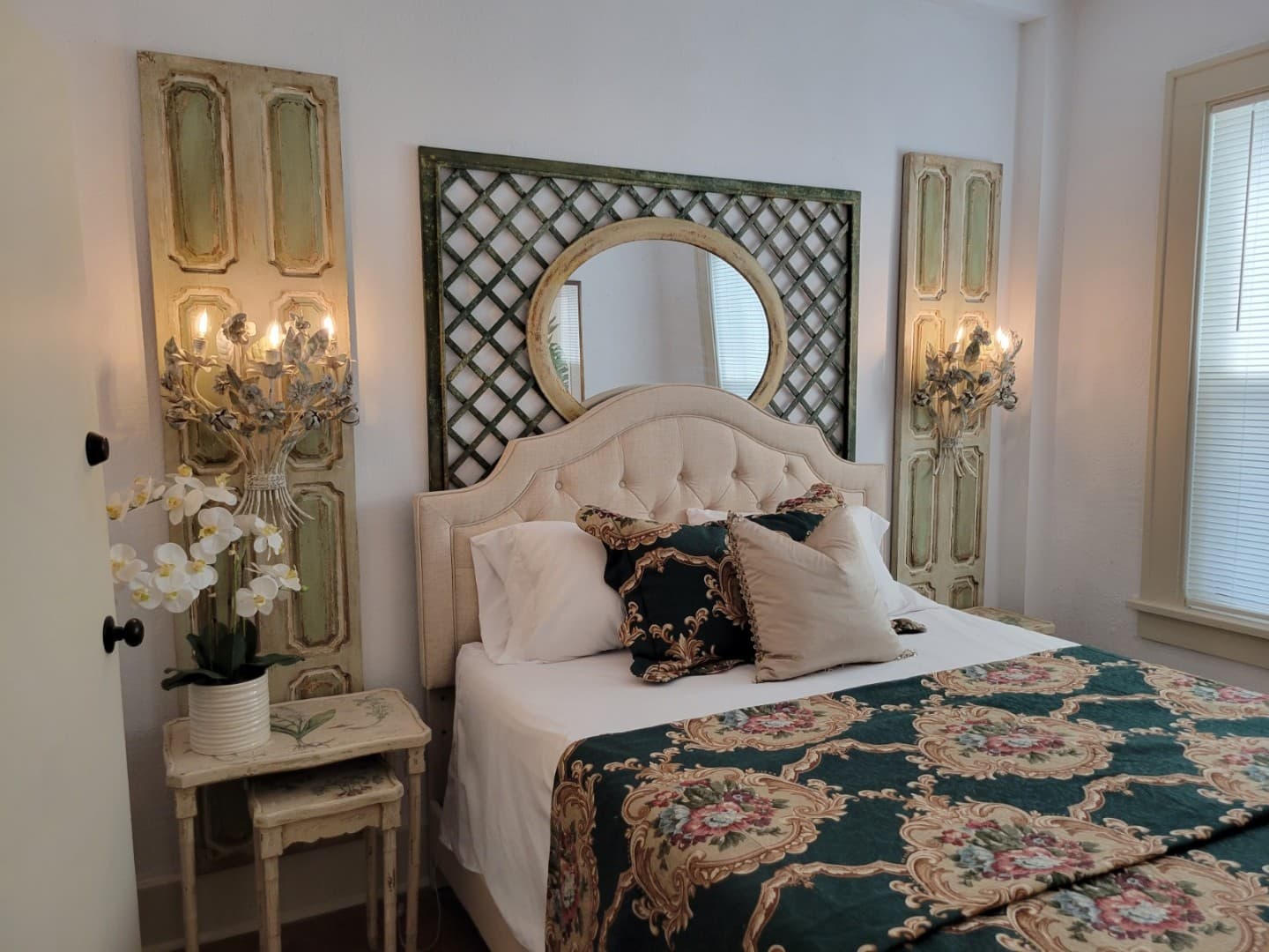 Fully Furnished 1 BR Apt. in LR 2