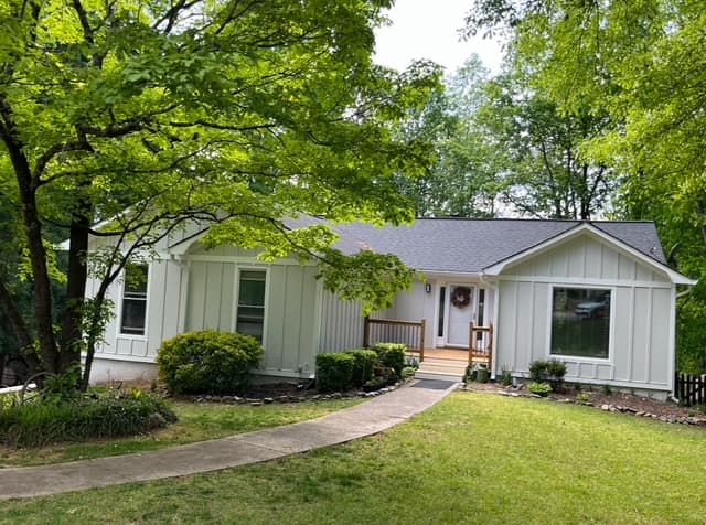 Spacious modern retreat near Braves 2