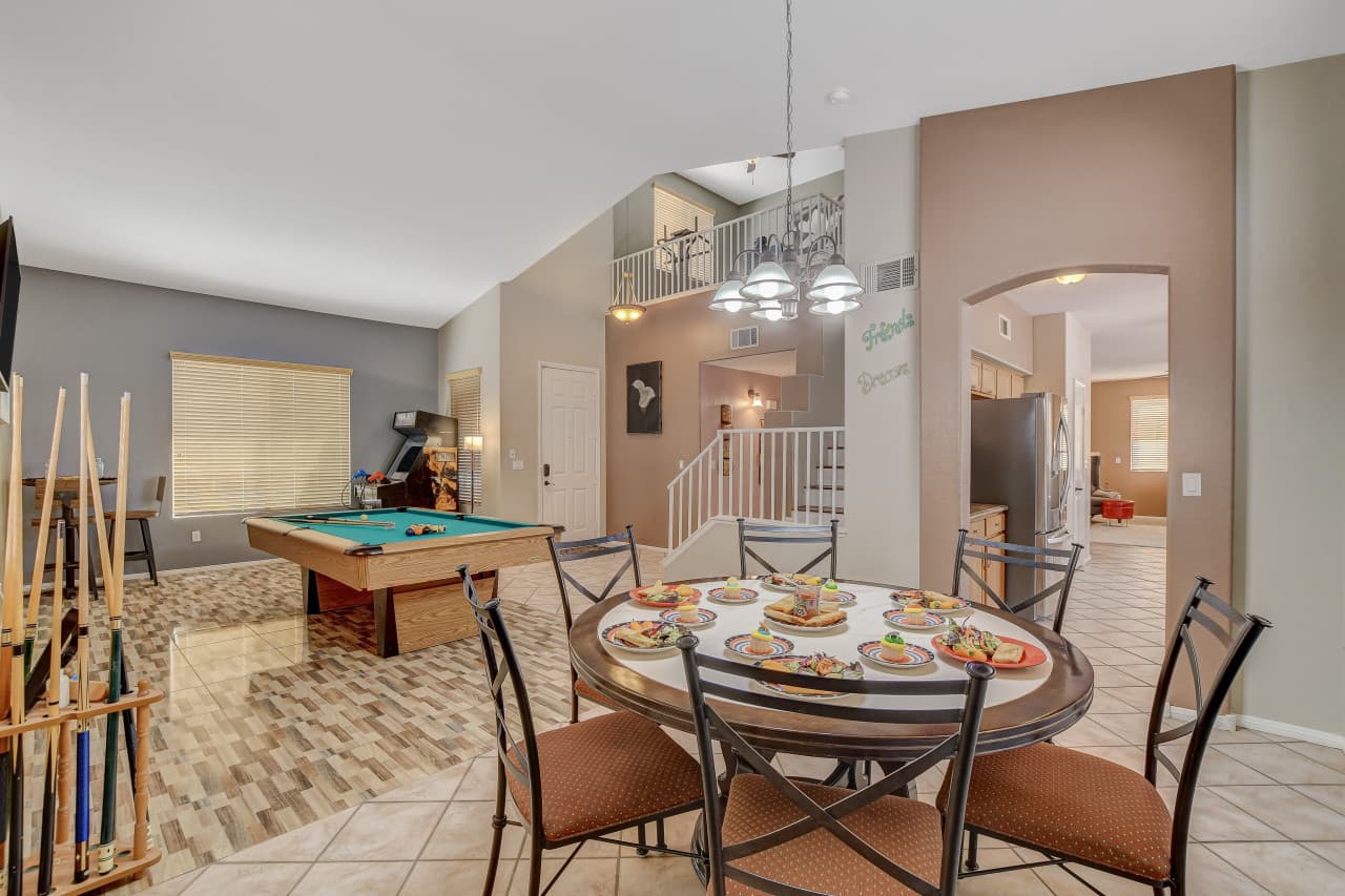 Popular Pool Table 4 bedrooms 5beds