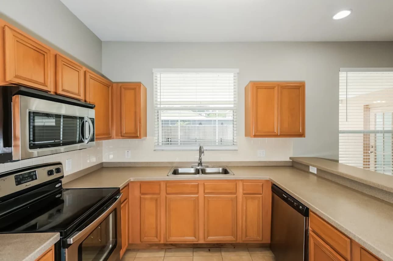 The living space offers a luxury 5