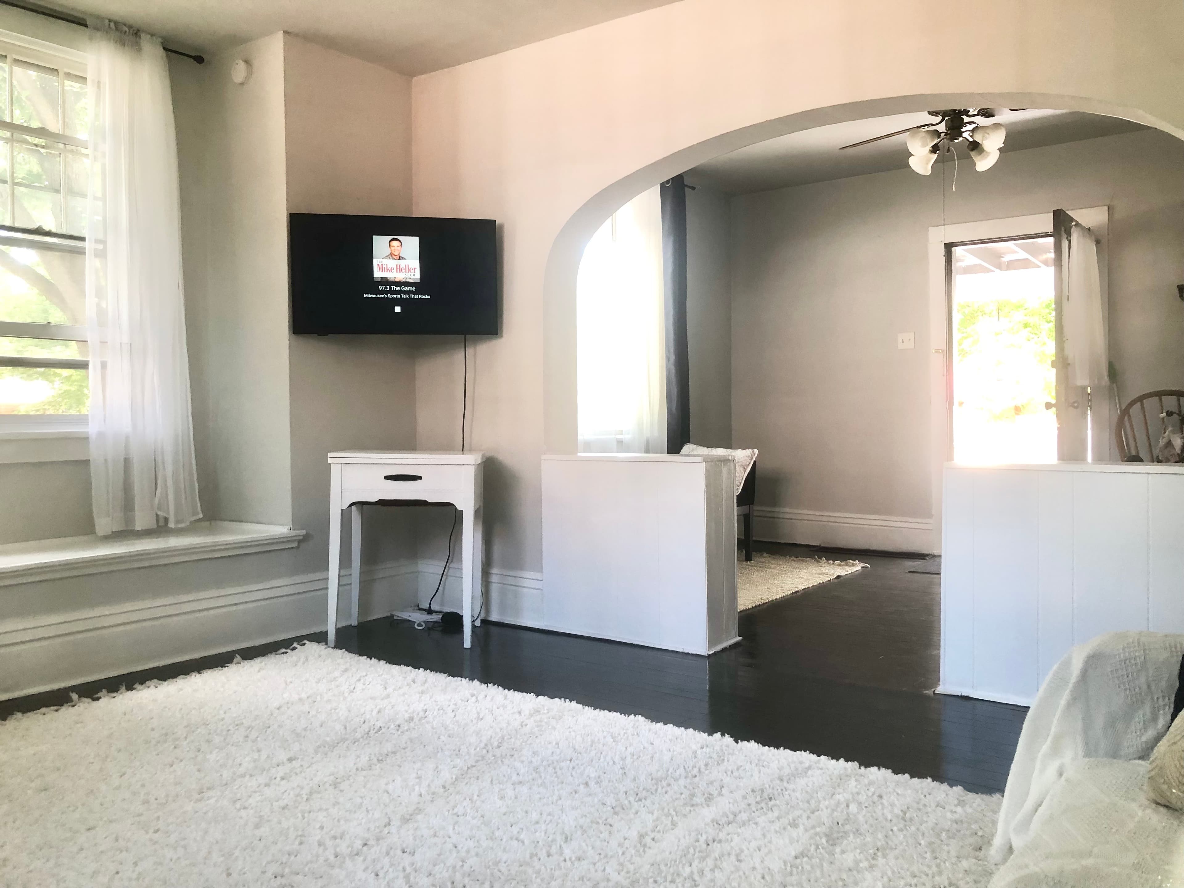 Walk to Hospitals! Charming Unit! 2