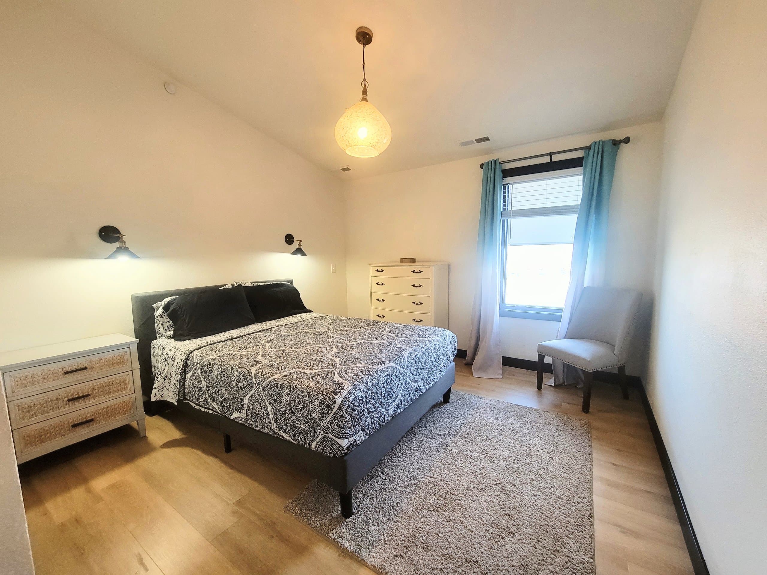 Modern 3BR/2BA with Full Laundry   3