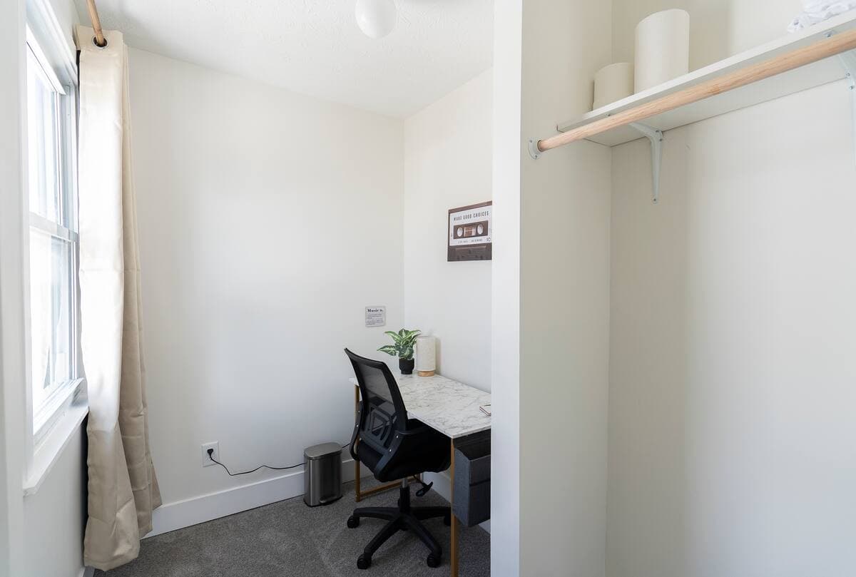 Work & Relax | Private Rm + Fridge 4