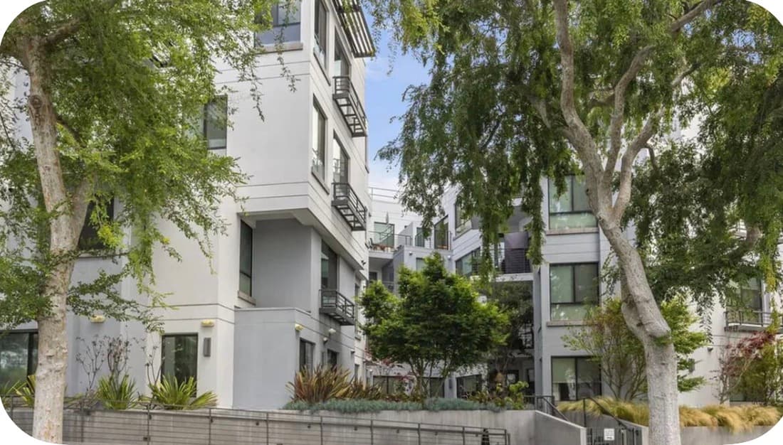 Beverly Hills adjacent Oasis. 2Bed 3