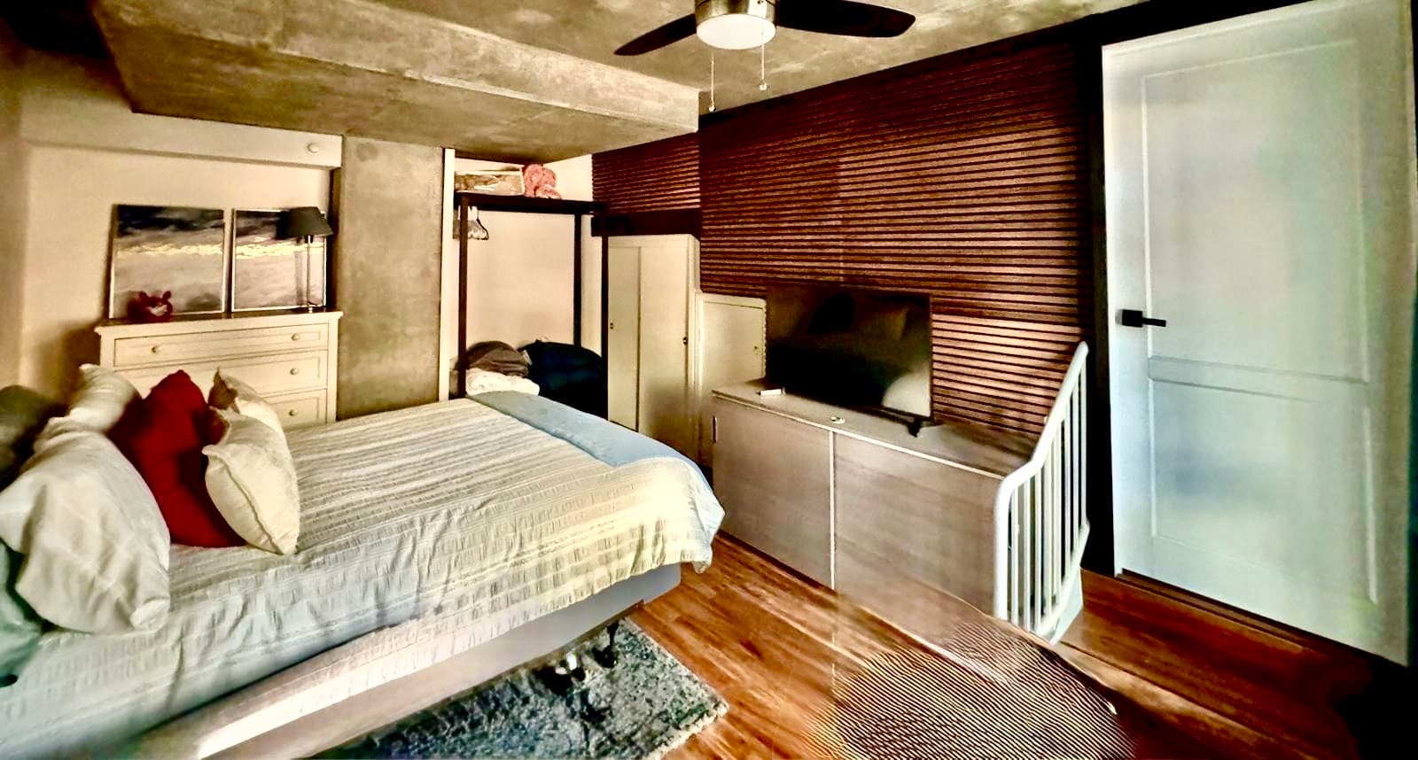 Close to every thing 2 bed 2 bath  5