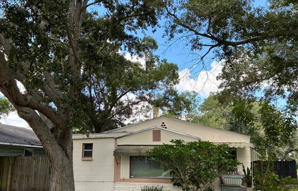 Charming 2BD Cottage great location 3