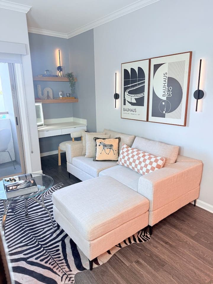 2BD/2BA ON WILSHIRE BOULEVARD