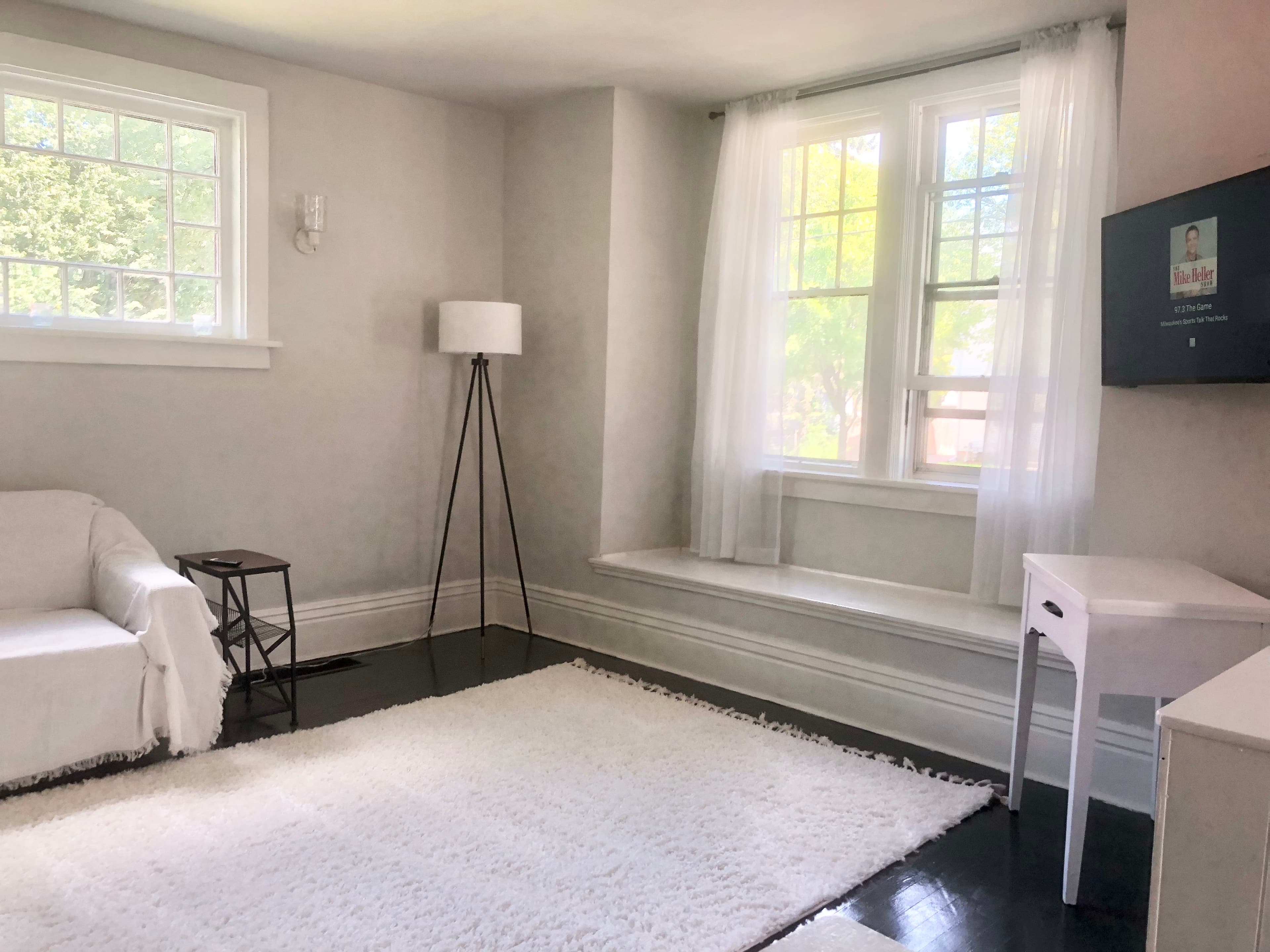 Walk to Hospitals! Charming Unit! 3