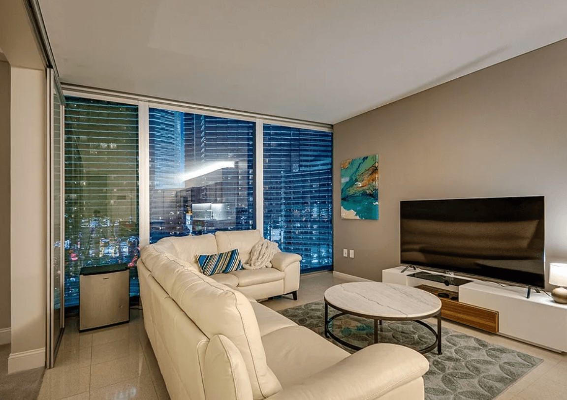 Luxury High Rise living in Vegas! 4