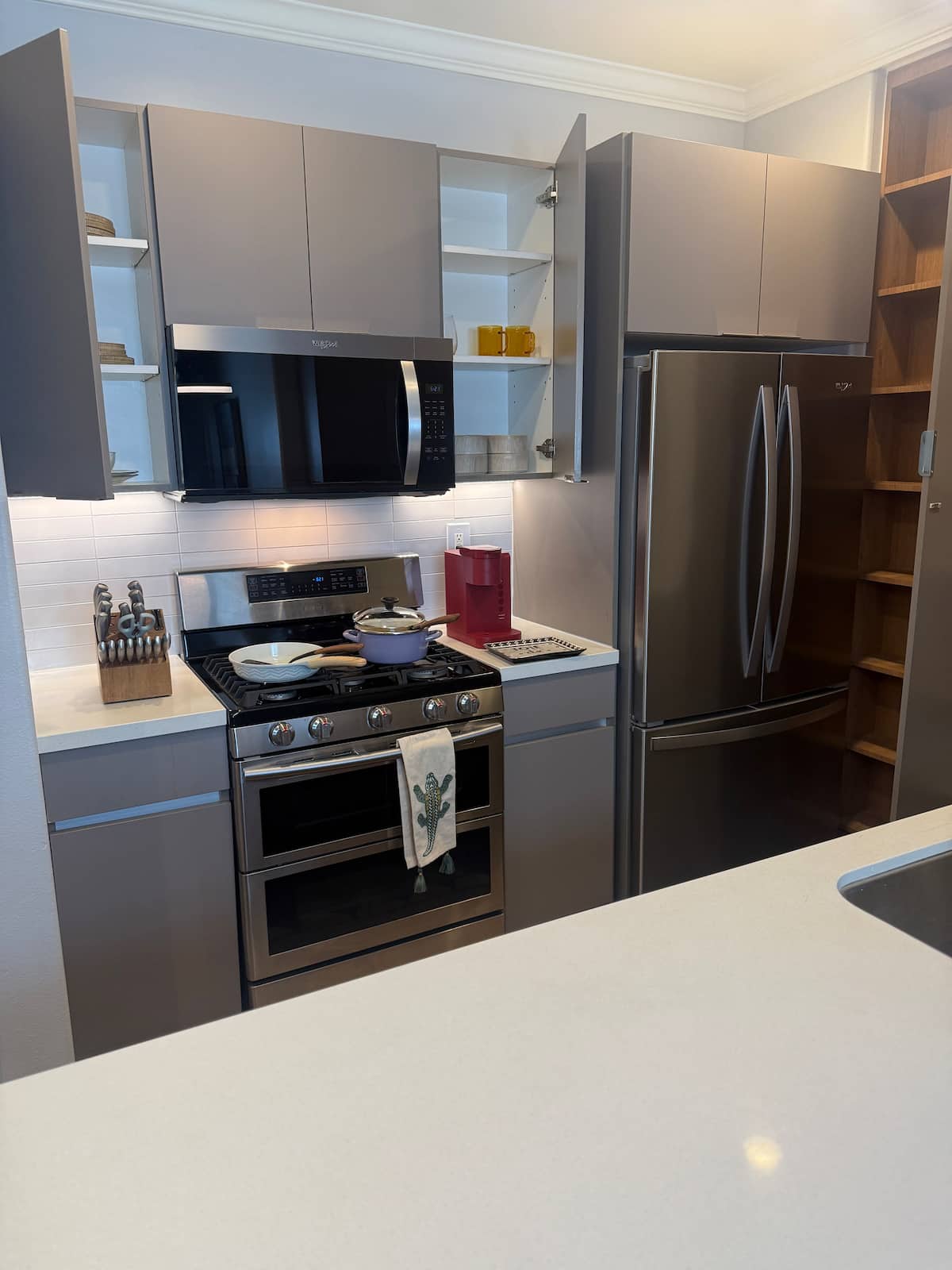 2BD/2BA ON WILSHIRE BOULEVARD 5