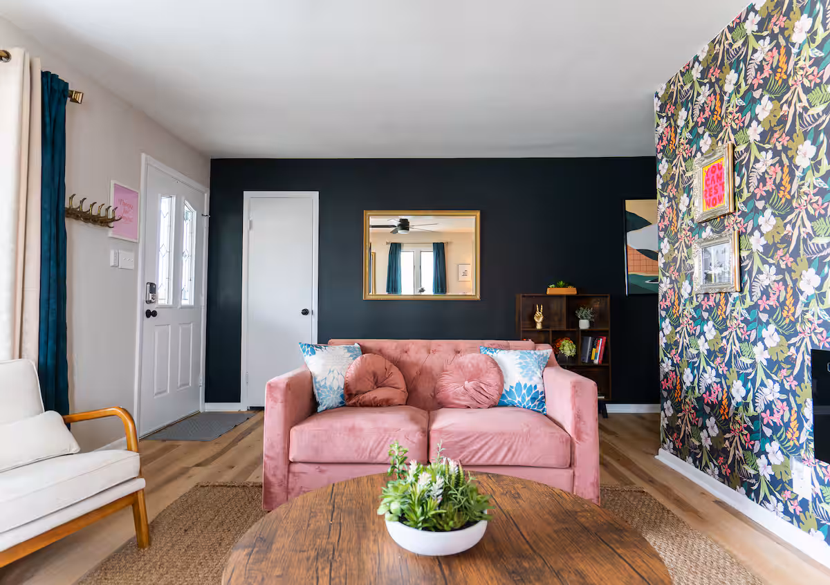 Bright Colors | King Beds 5