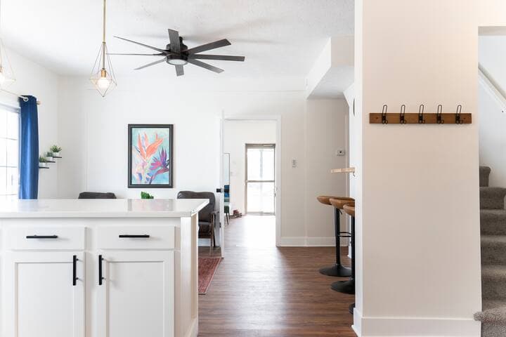 Private Rm | Mini Fridge, TV & Desk