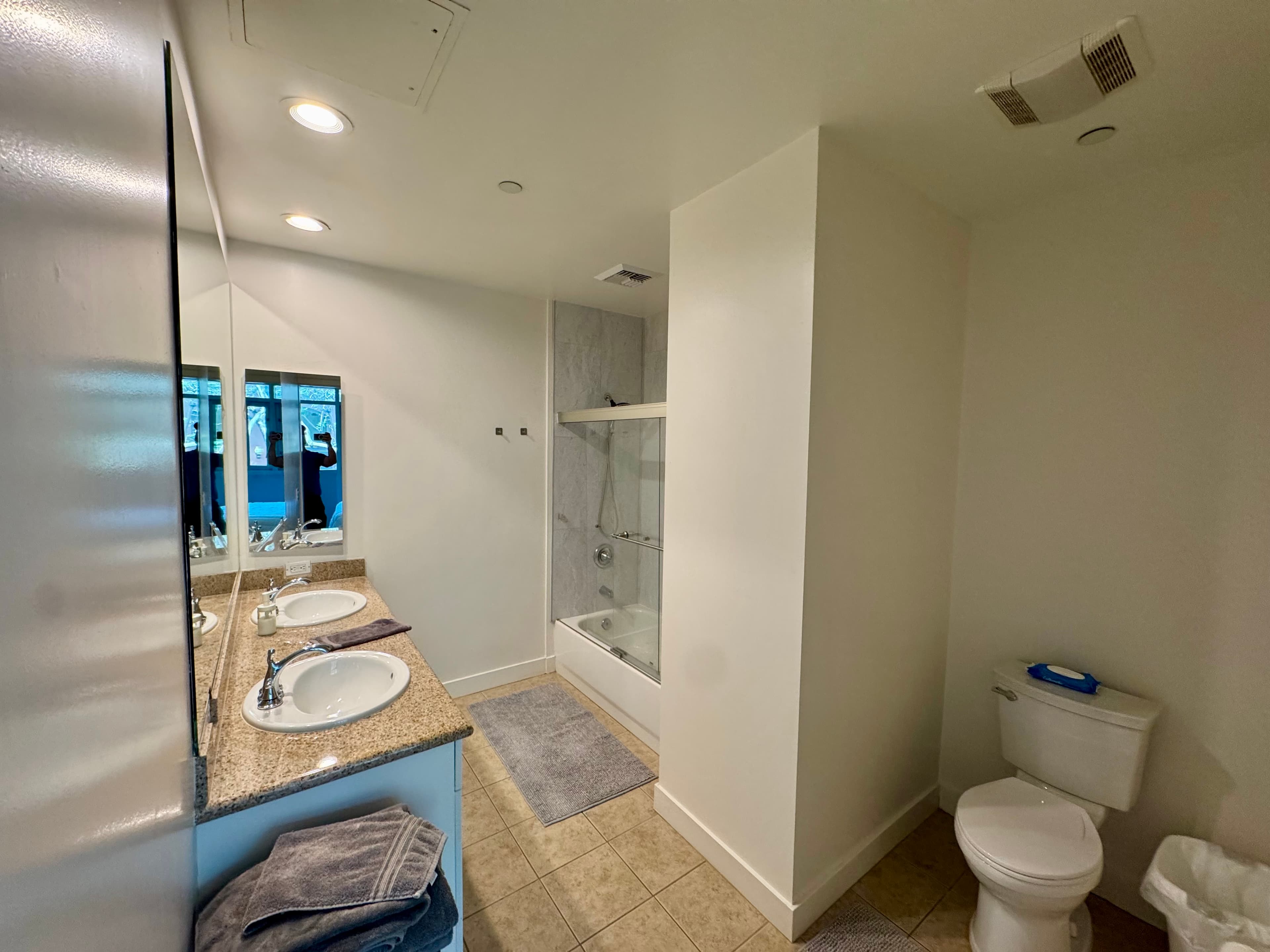 Close to every thing 2 bed 2 bath  4