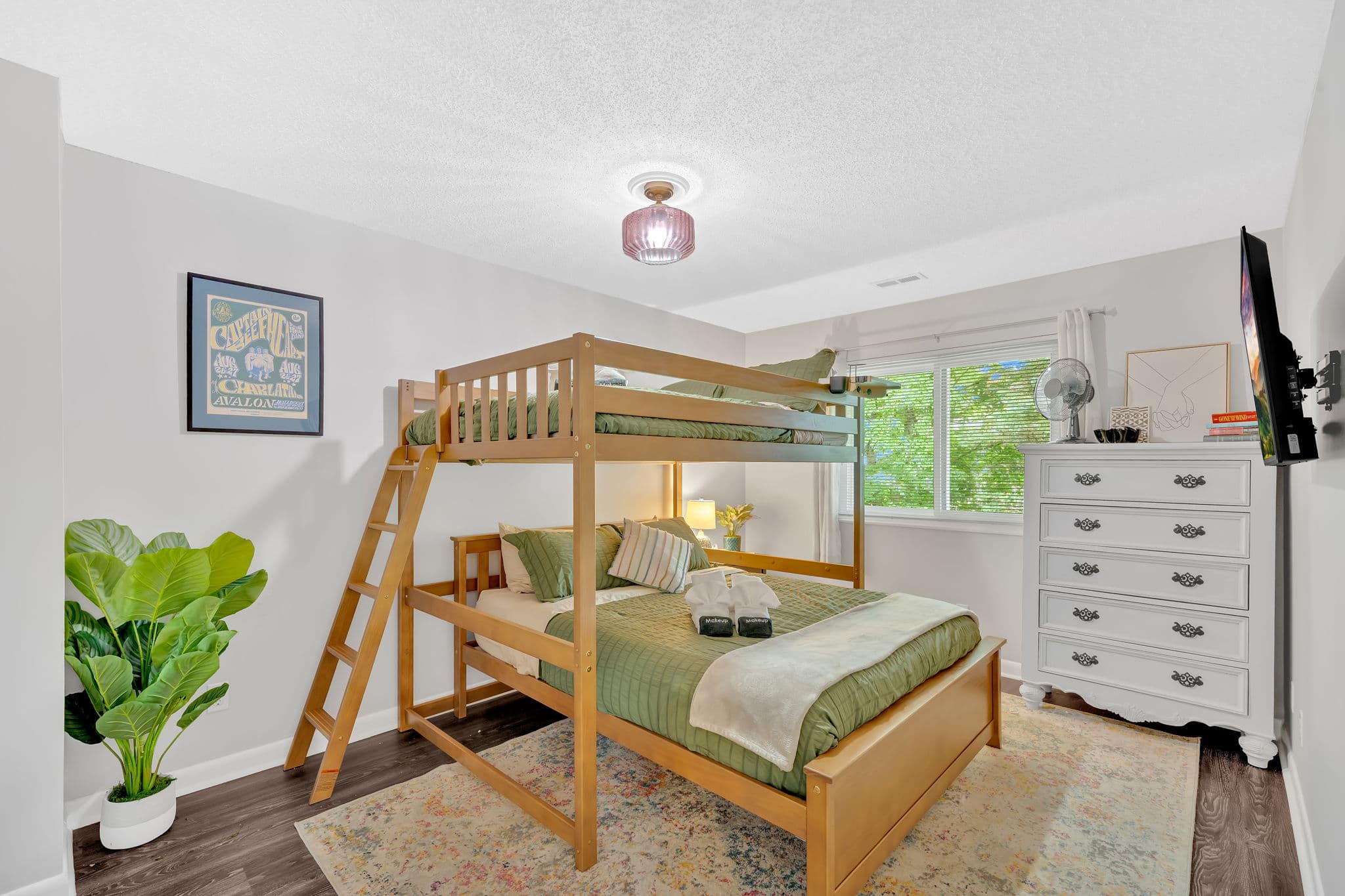 Stunning West Knox | Pet-Friendly 4