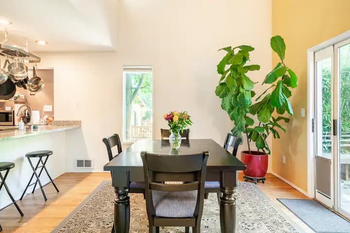 Centrally located Seattle haven 3