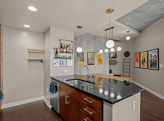 Prime Downtown Location 4