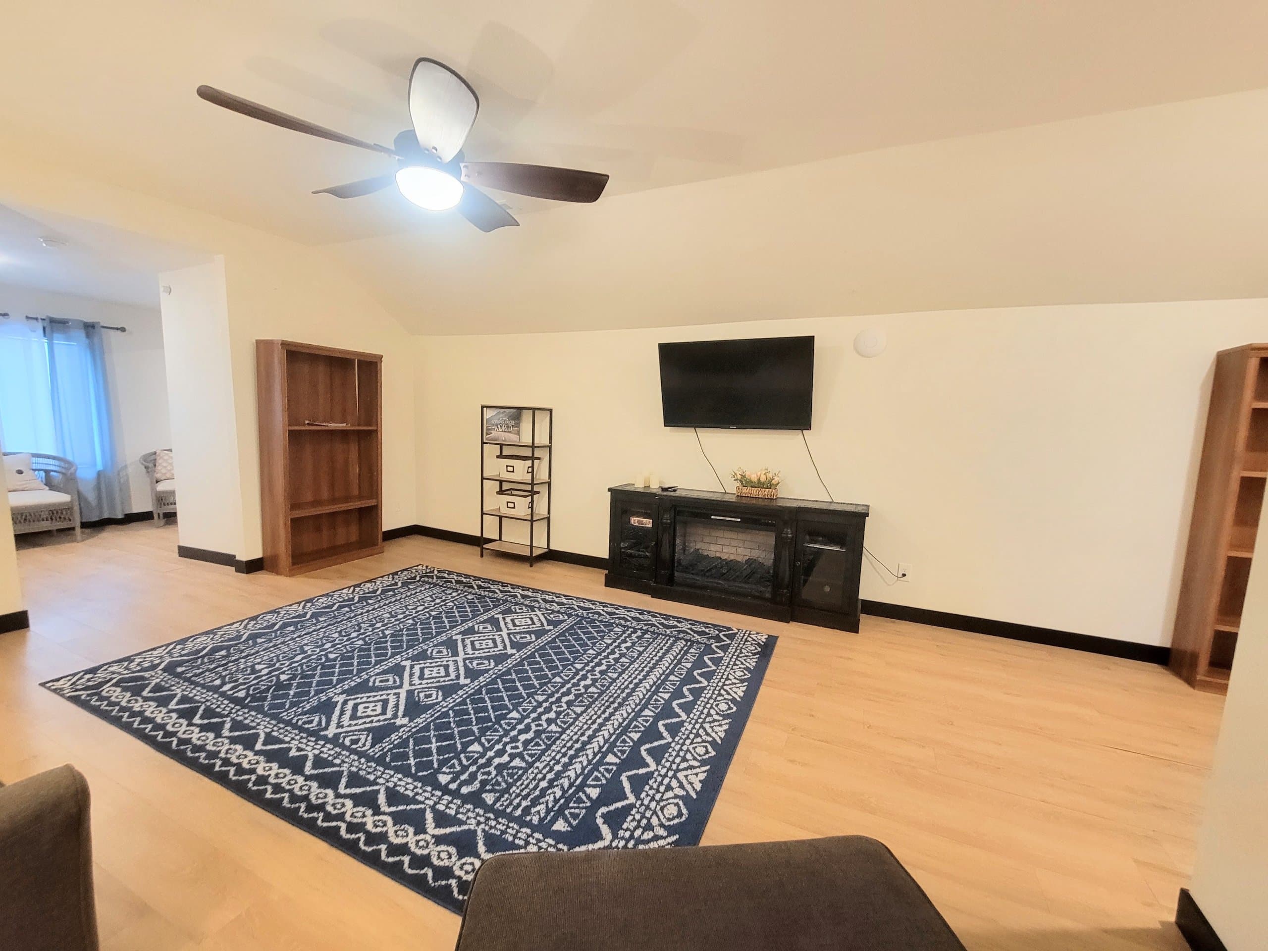 Modern 3BR/2BA with Full Laundry   2