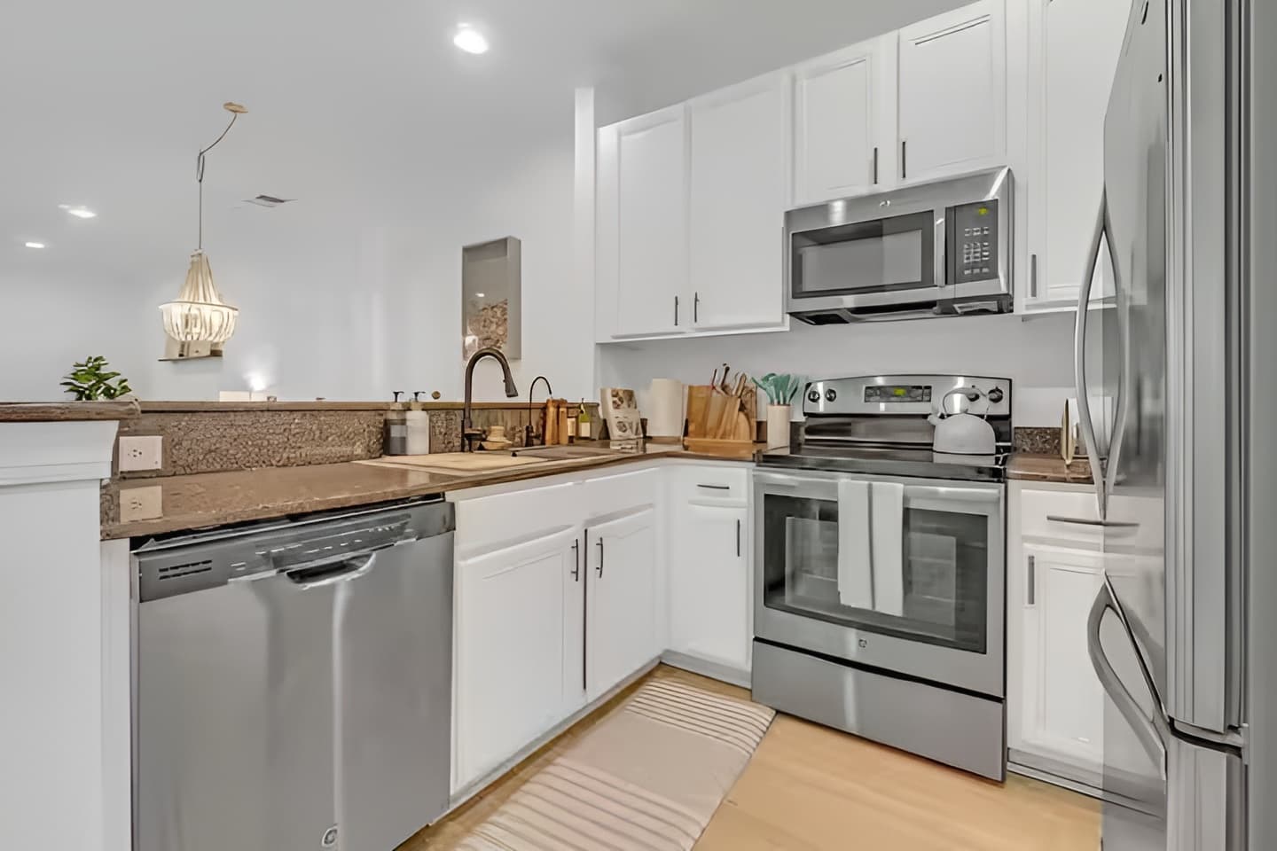 Uptown Townhome Walk to Stadium 3