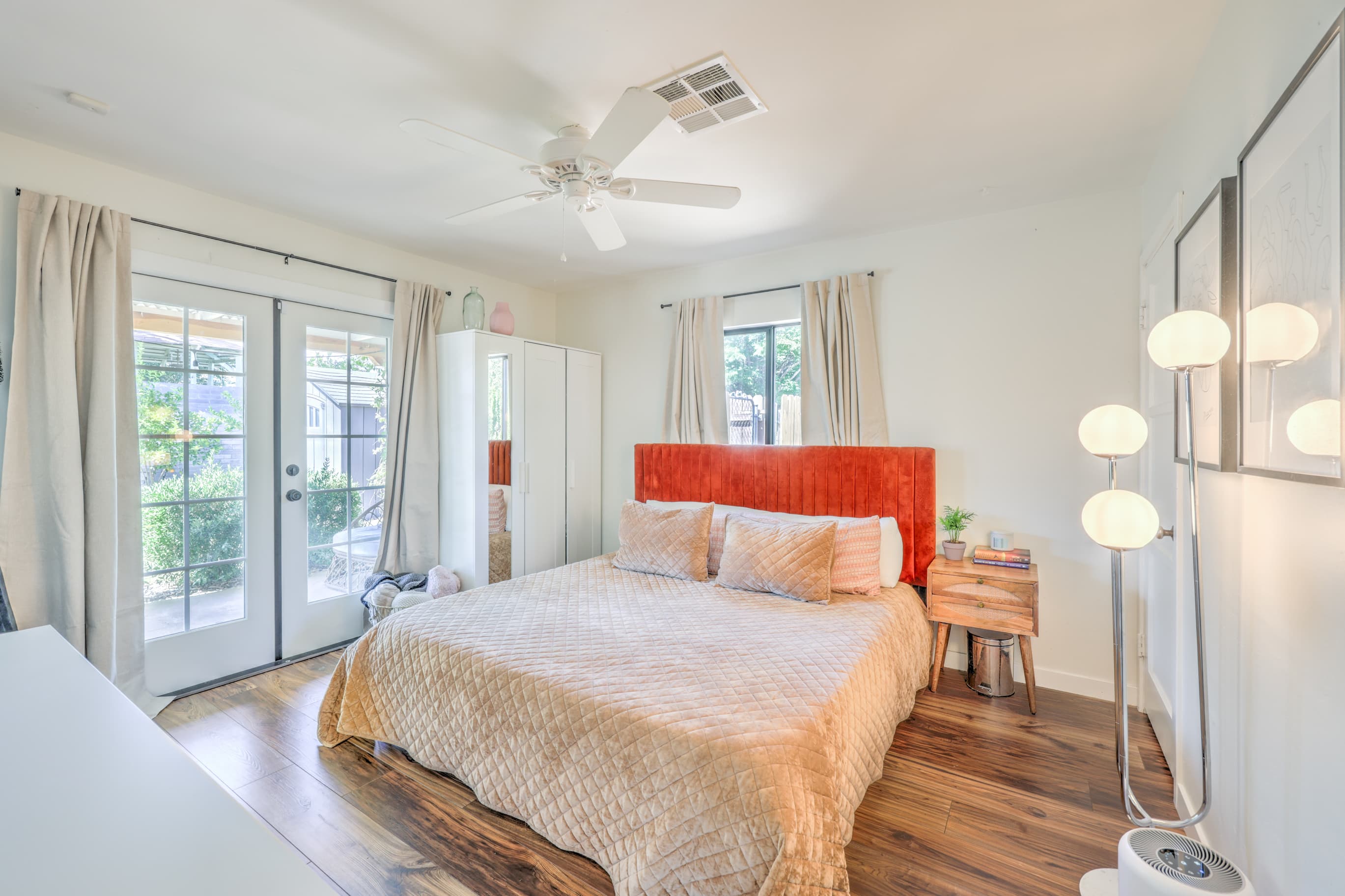 Fully Furnished Charming Bungalow 4