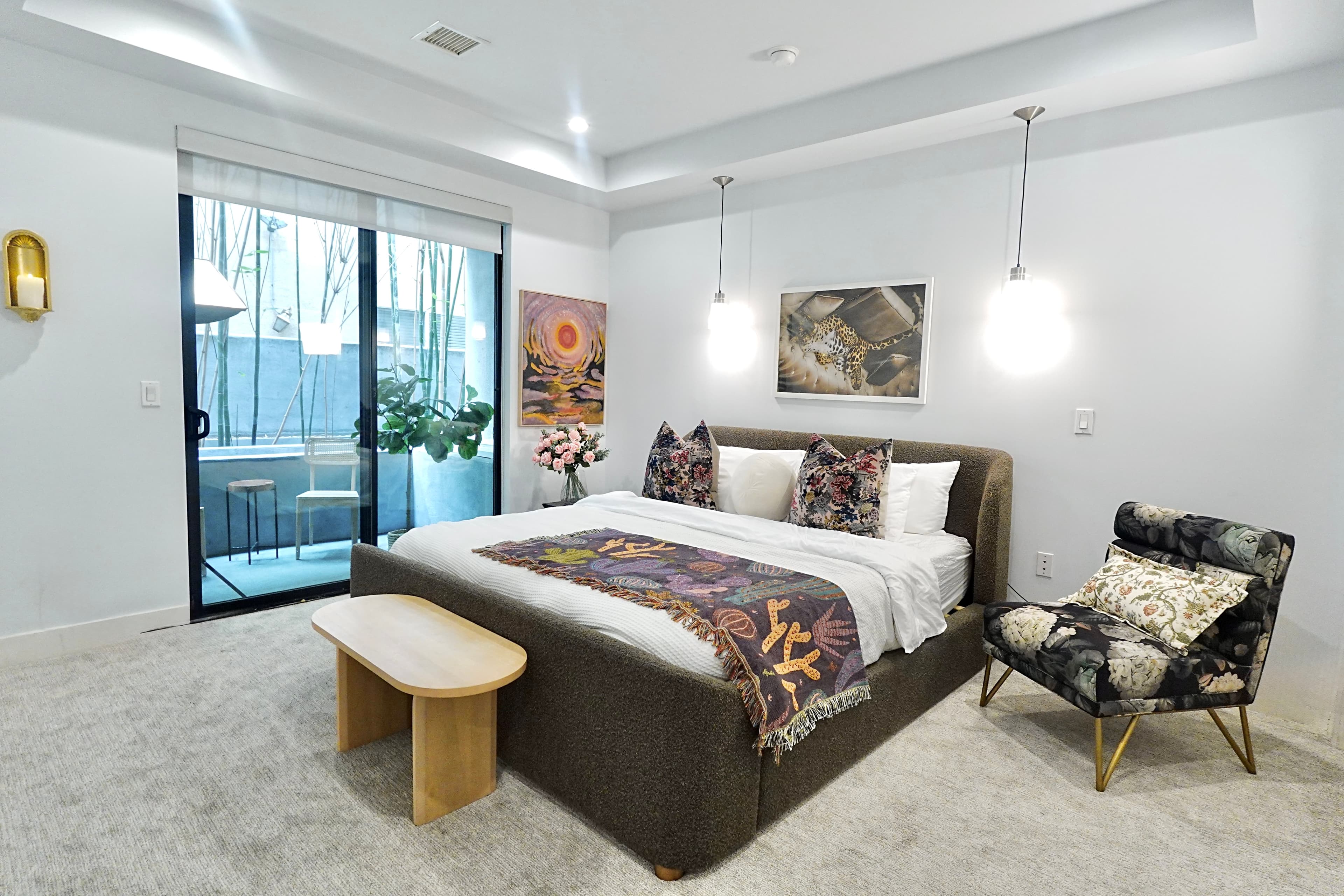 Beverly Hills adjacent Oasis. 2Bed