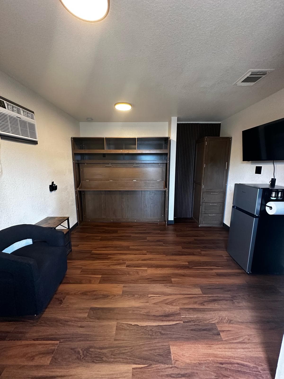Studio apartment with private deck  2