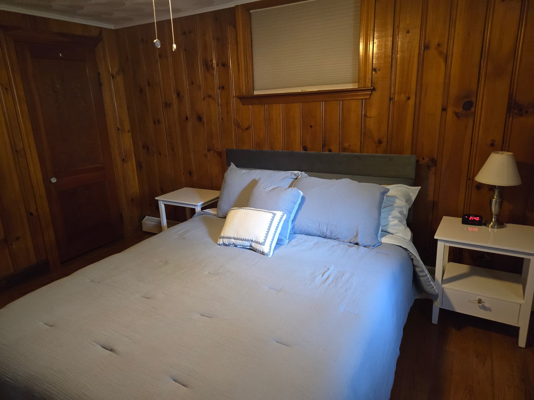 Cozy & Modern 2-Bedroom Apartment! 5