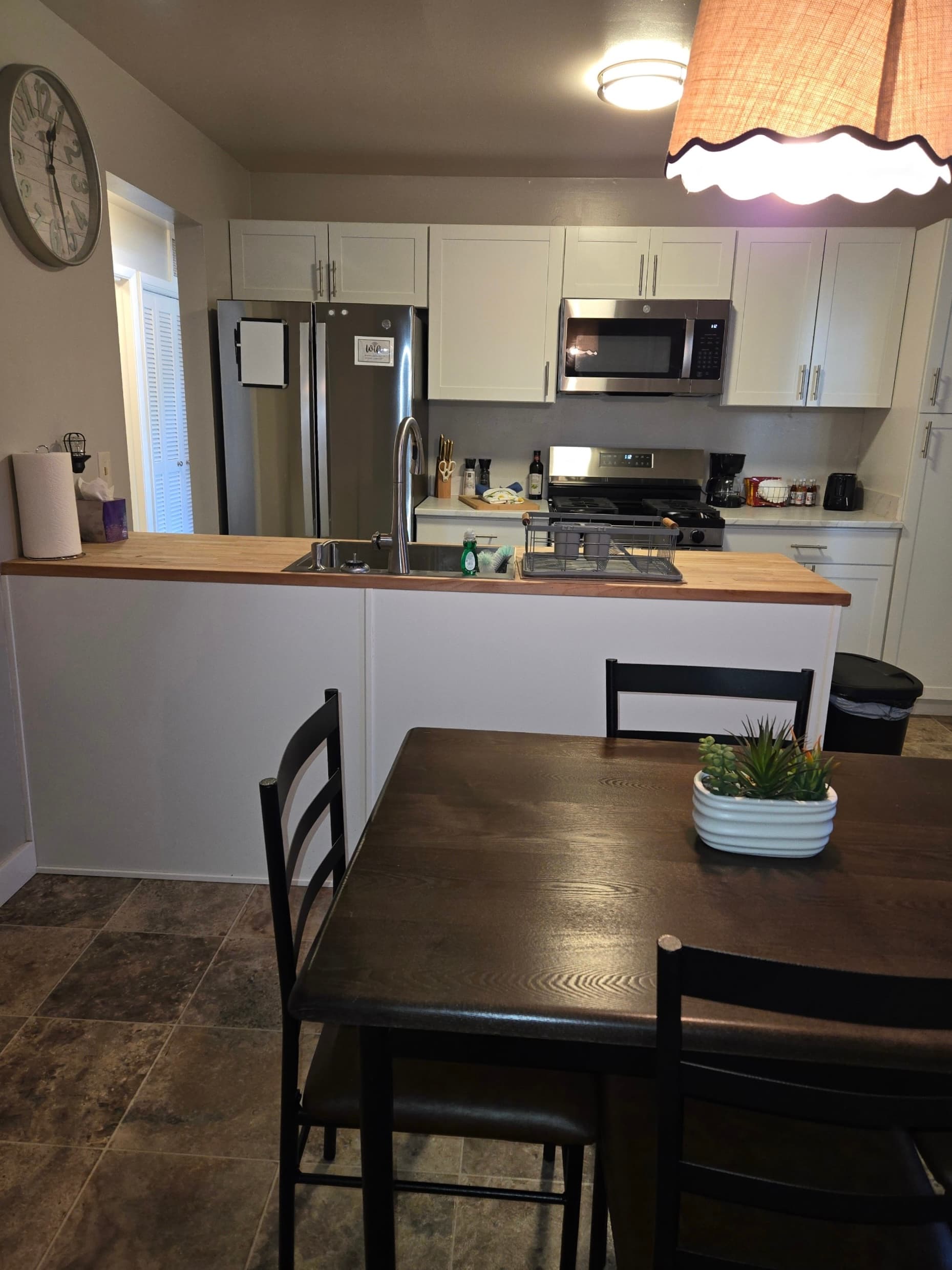 Fully Furnished 2b1ba Townhome 2