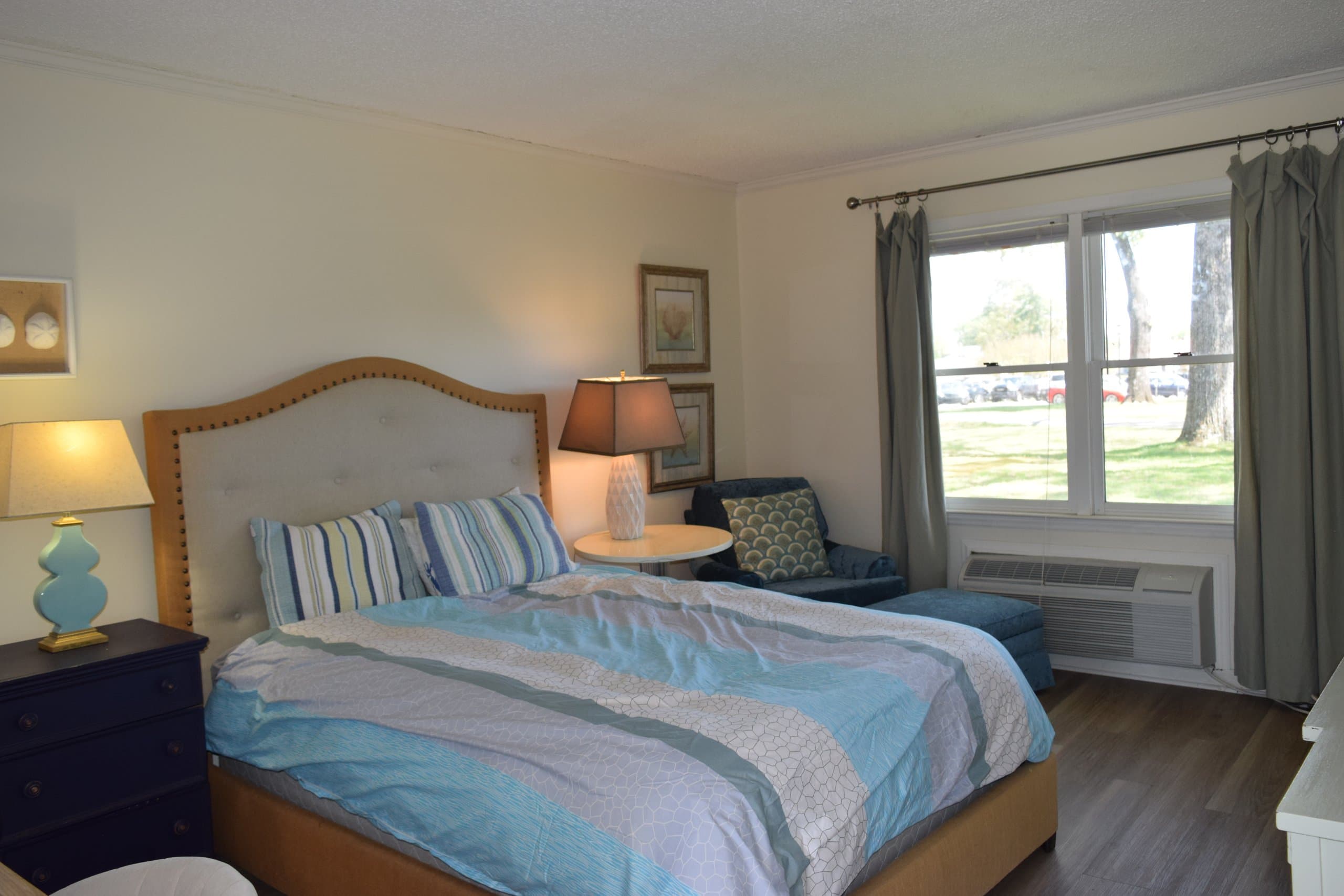 Cozy room in wing of historic house 4