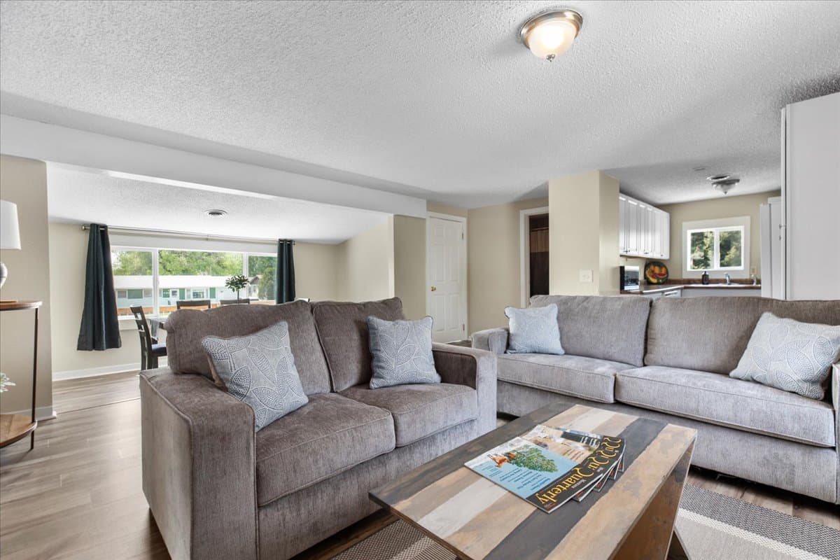 Upper-Level 3BR Near Hospitals & Re