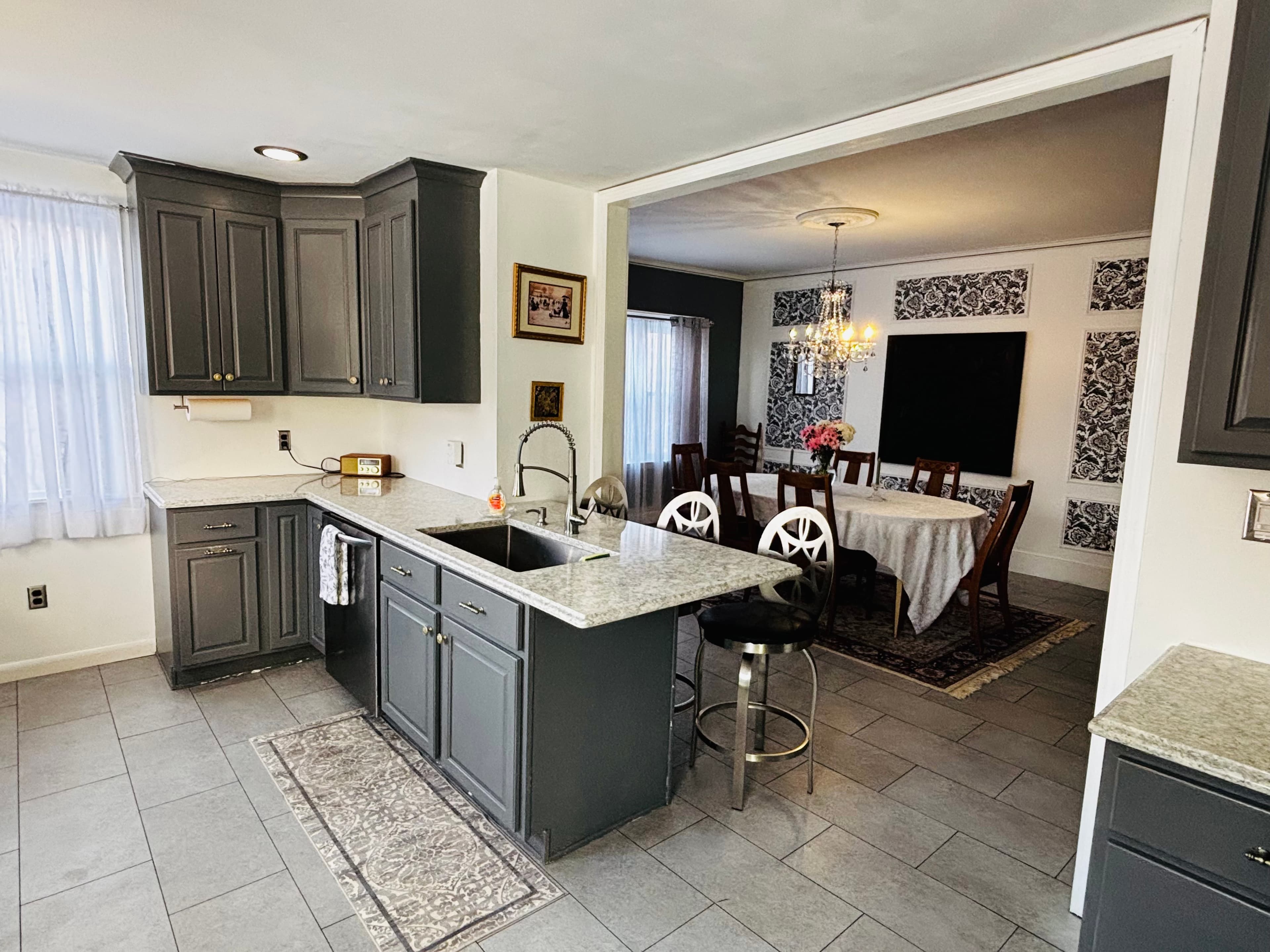Walkable downtown Victorian 3