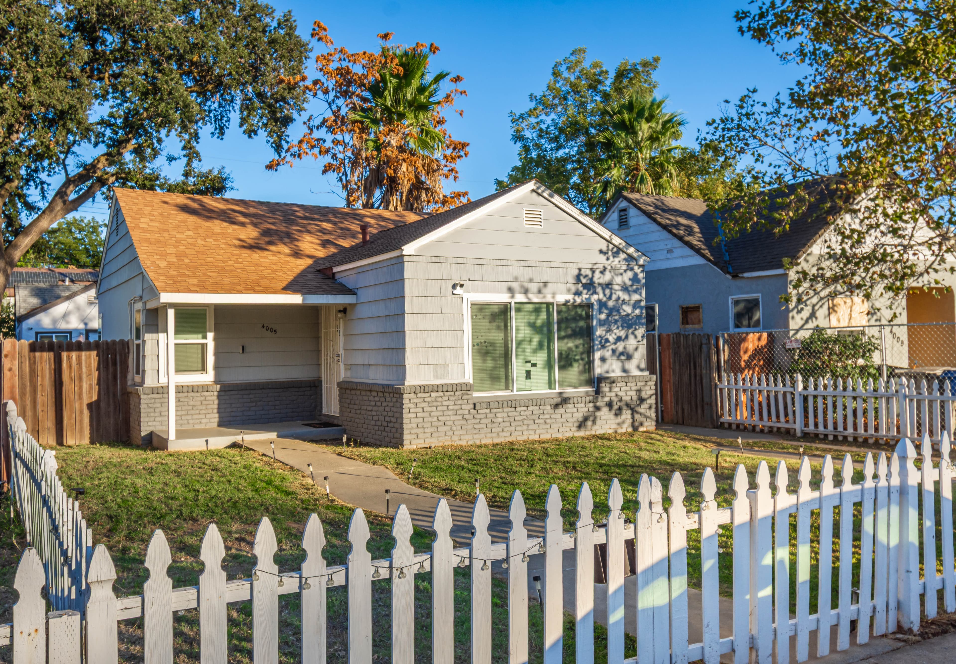 A family compound in the city  2
