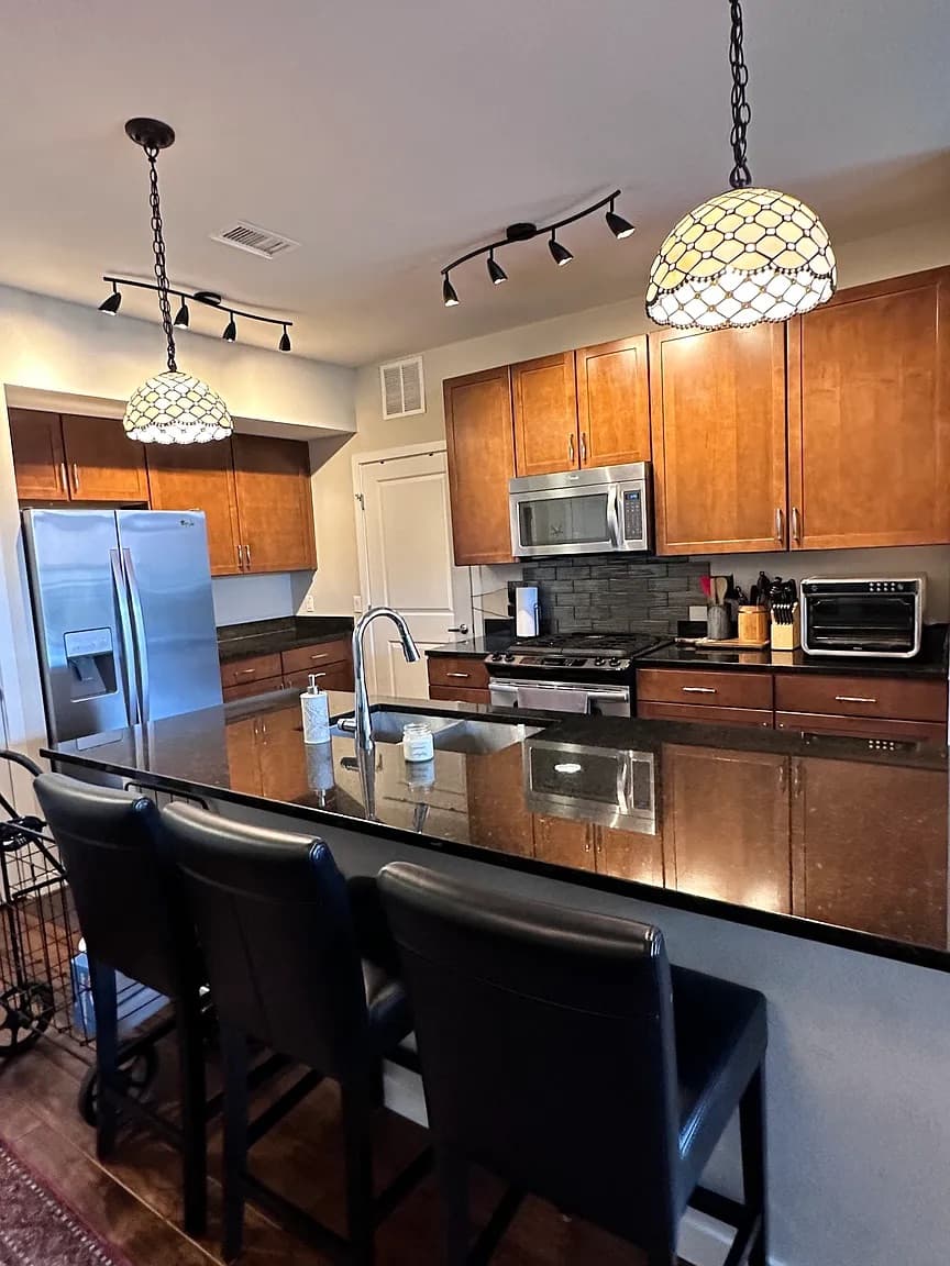 Immaculate Top-Floor Furnished Flat 2