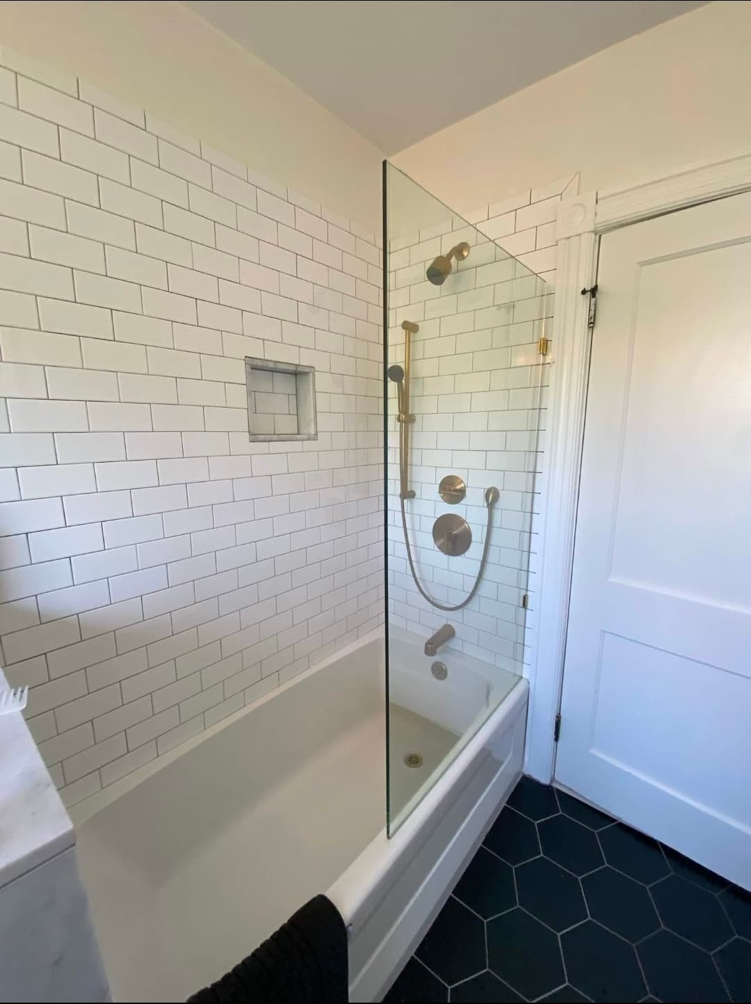 Sunny condo near ocean and downtown 5