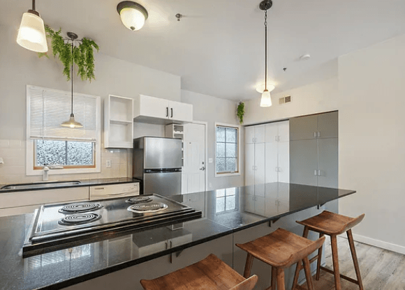 Bright & Stylish Salt Lake Stay 3