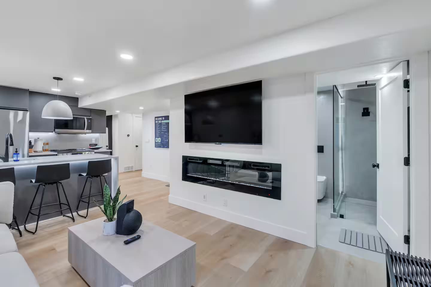 Luxury Den - Modern Retreat w/ Priv