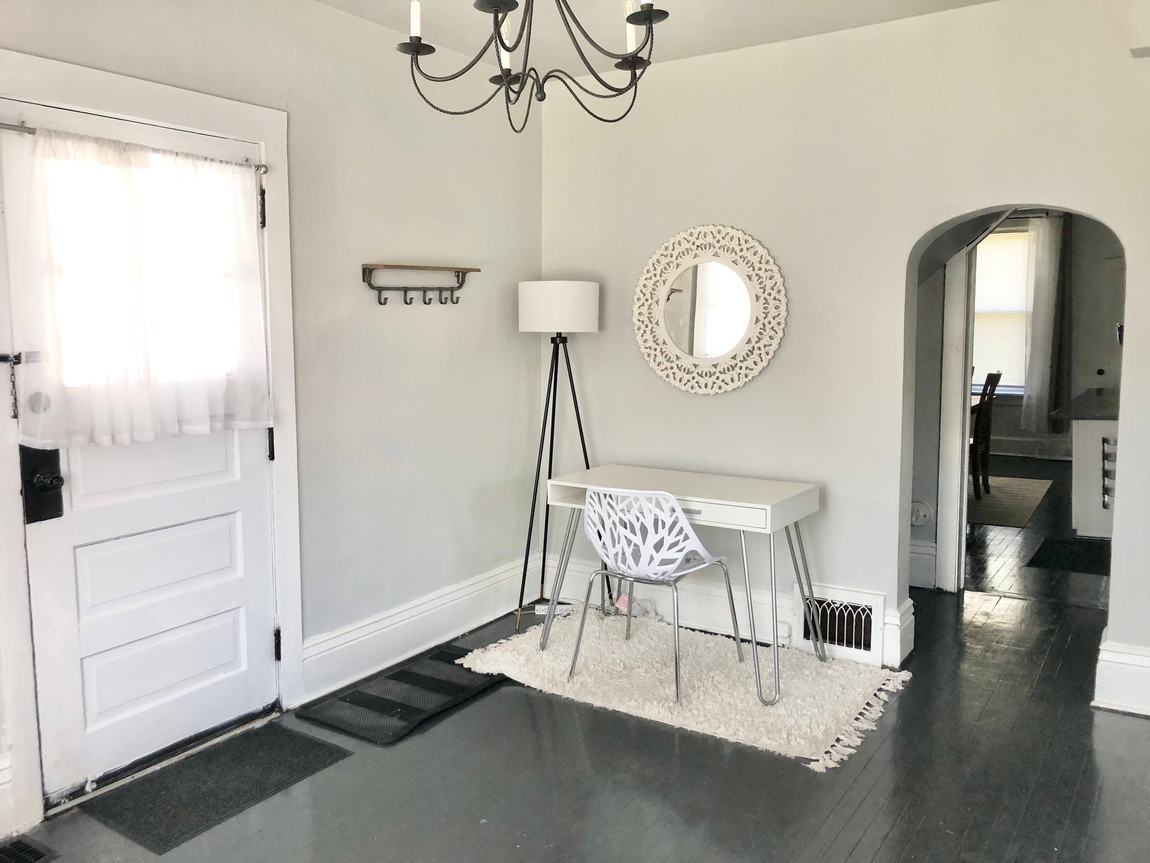 Walk to Hospitals! Charming Unit! 4
