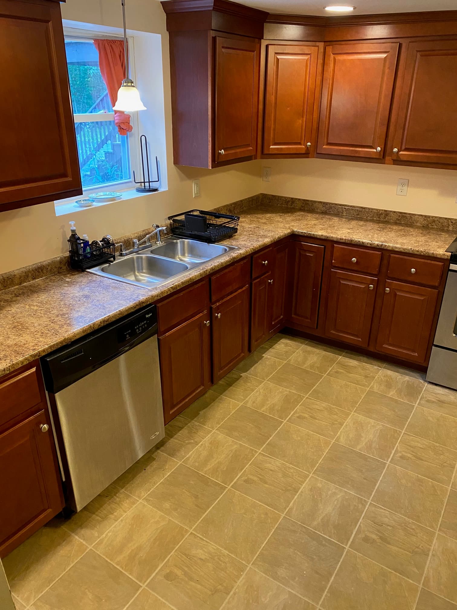 Furnished 2BR w/Yard & Parking 2
