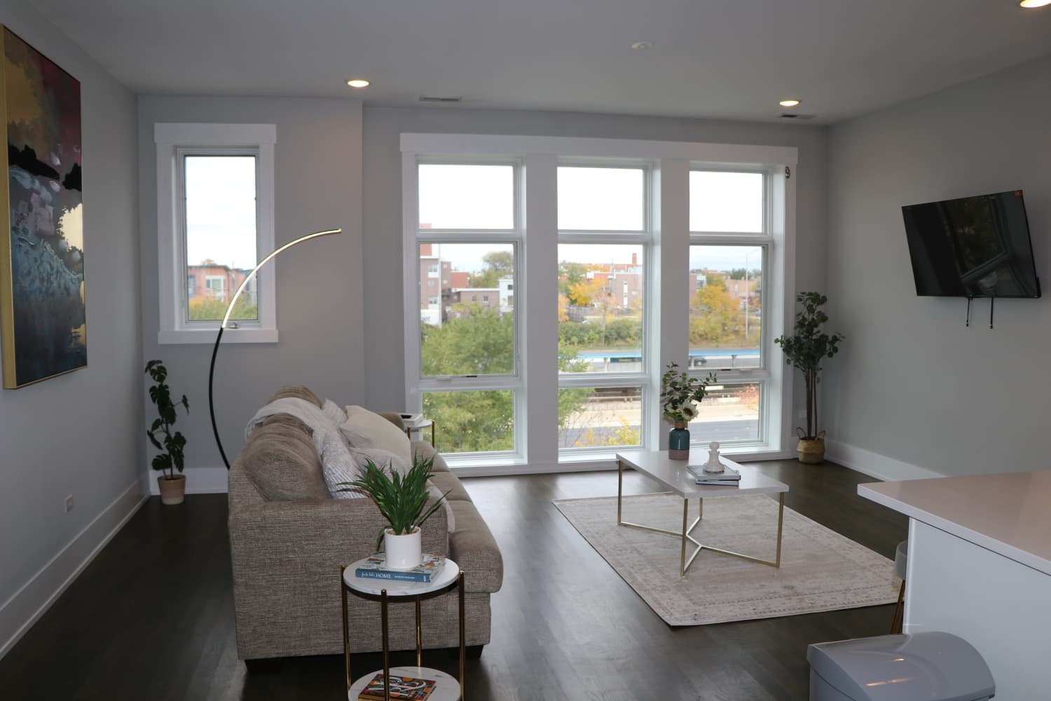 Exquisite Haven Near Downtown / UIC 5